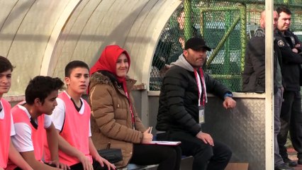 Eşine desteği tribünden değil kulübeden veriyor - ZONGULDAK