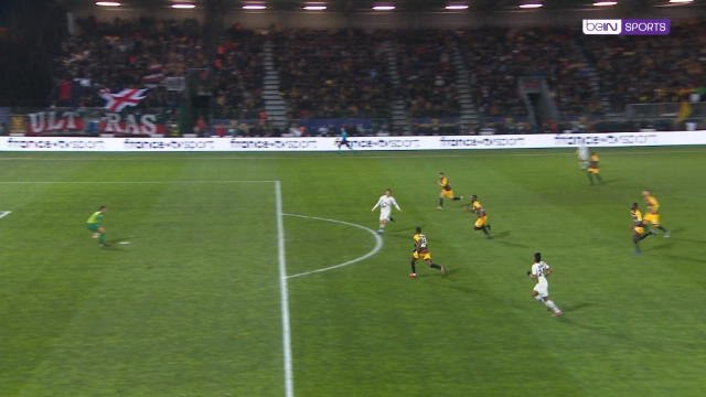 Cavani opens scoring for PSG with delightful chip