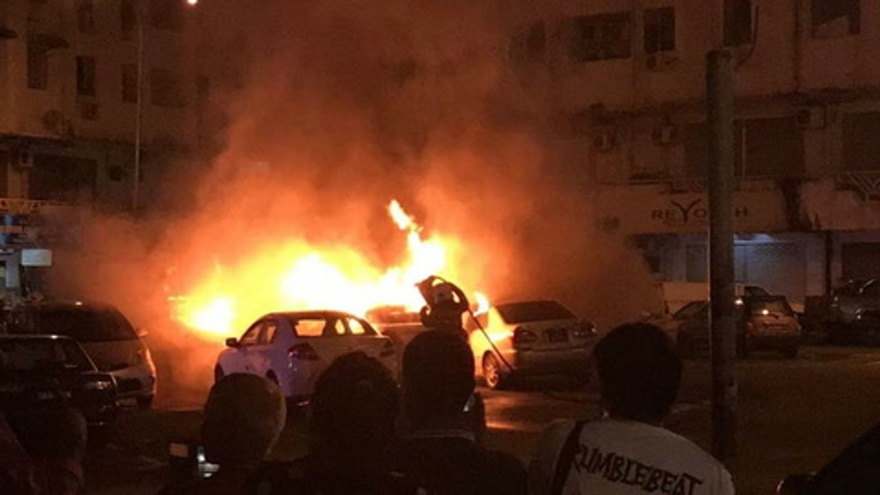 Five cars razed in blaze in Kota Kinabalu