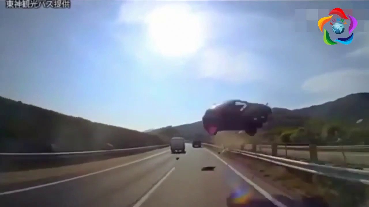 CARS CAN FLY! CAR CRASH COMPILATION - CARS FLIPPING CRASHING SMASHED COMPILATION