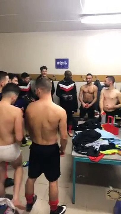 LA JOIE DES SENIORS D2 APRES LEUR VICTOIRE CONTRE LE FC RIVE DROITE !!!