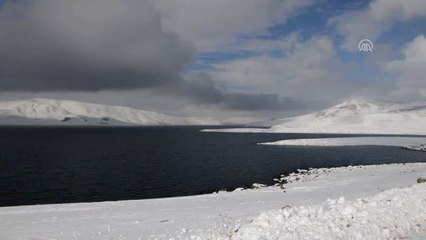 Türkiye'nin En Yüksek Gölü Gelinliğini Giydi