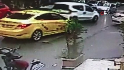 Ticari taksi şoföründen insanlık dersi kamerada