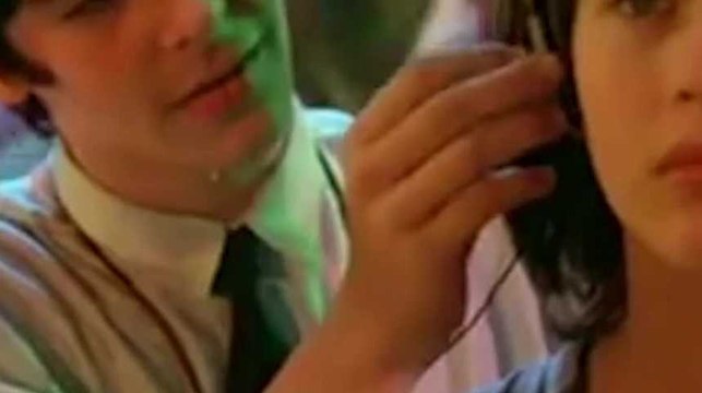 Voici comment les ados draguent sur leurs portables