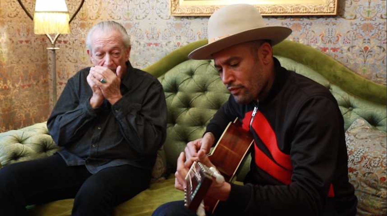 "I Trust You To Dig My Grave" de Ben Harper et Charlie Musselwhite