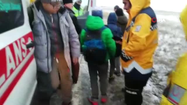 Edirne'de Kar, Kazaları da Beraberinde Getirdi...16 Öğrencinin Bulunduğu Servis Yan Yattı