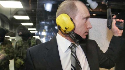 "Super-espion", "multimilliardaire", "ses femmes" ... les trois secrets de Poutine