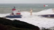 Şile'de kargo gemisi, şiddetli fırtına nedeniyle karaya oturdu