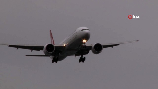 Rüzgar uçakları beşik gibi salladı