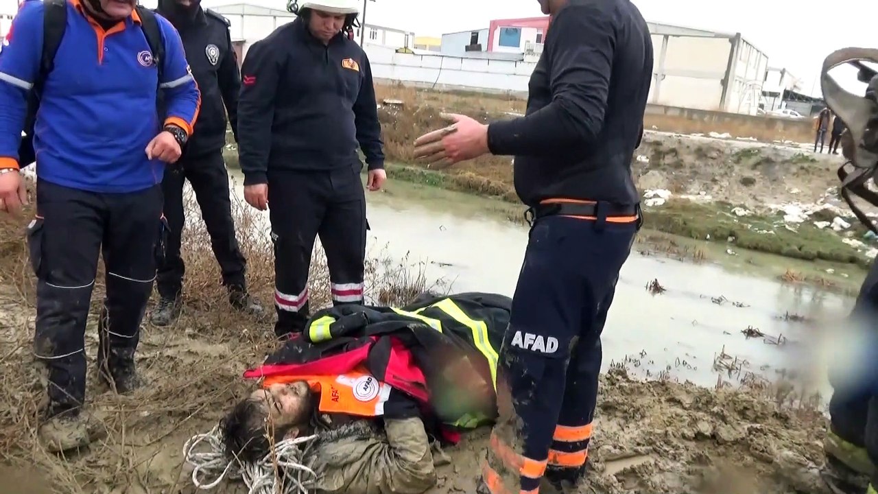 Dere yatağındaki çamura saplanan üniversite öğrencisi kurtarıldı - AFYONKARAHİSAR