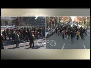 Ora News - Studentët: Në mjerim nuk jetohet, jam rini që revoltohet