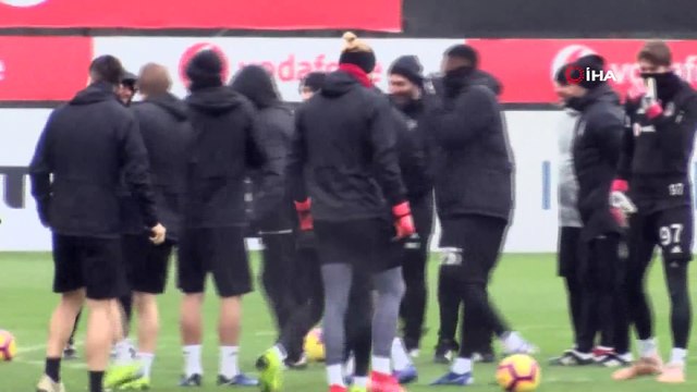 Beşiktaş, yağmur altında çalıştı