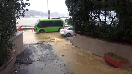 Sağanak denizin rengini değiştirdi - İSTANBUL