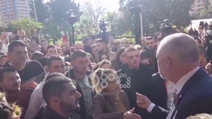 Ora News - Studentja "mbërthen" Ramën: Je burrë shteti, jepe fjalën para një vajze