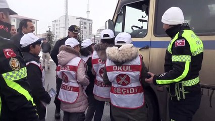 Vali Öksüz: 'Her yıl bir ilçe nüfusunu trafik kazalarında kaybediyoruz' - KARS