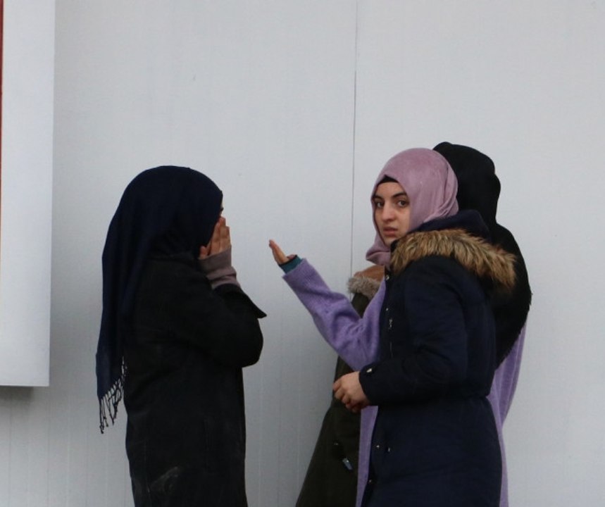 Yaya Geçidinden Karşıya Geçmeye Çalışan Lise Öğrencisine Otomobil Çarptı