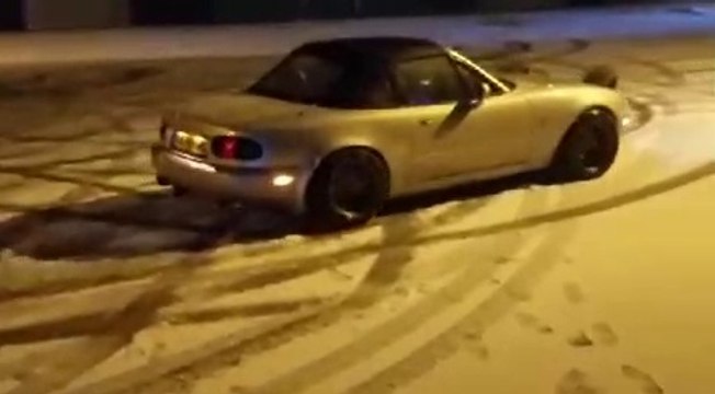 VÍDEO: Llega la nieve y con ella la diversión total... con un Miata