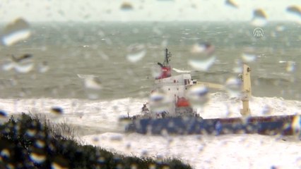 Şile'de karaya oturan gemide kurtarma çalışmaları (2) - İSTANBUL