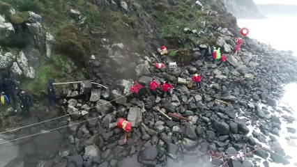 Şile'de Karaya Oturan Geminin Mürettebatının Kurtarılma Anları Havadan Görüntülendi