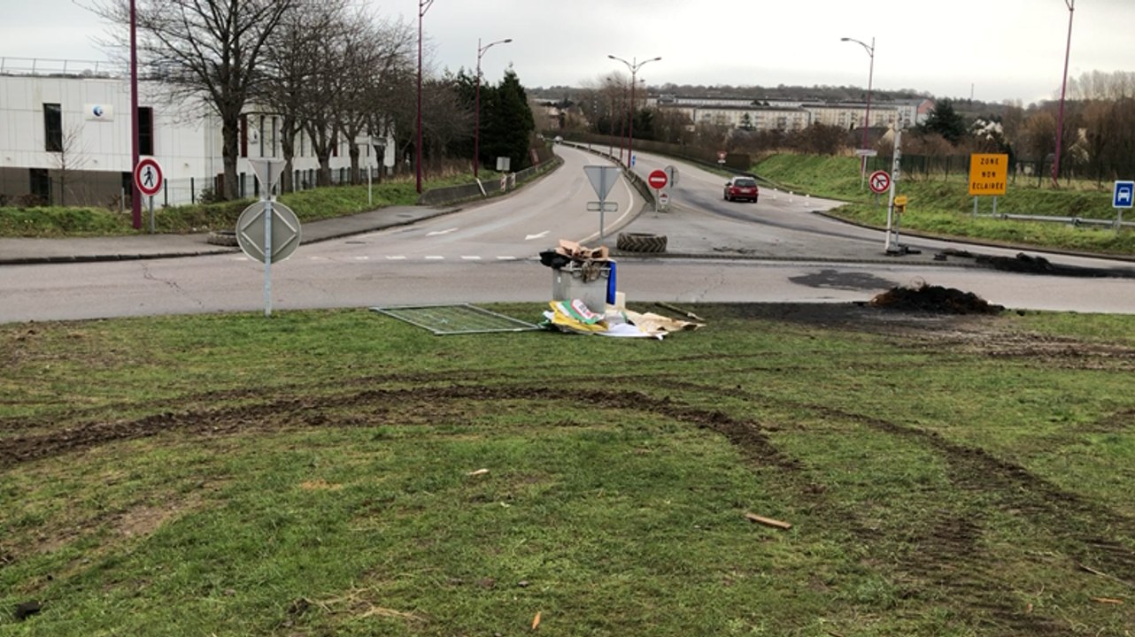 Le quartier général des Gilets jaunes a brûlé