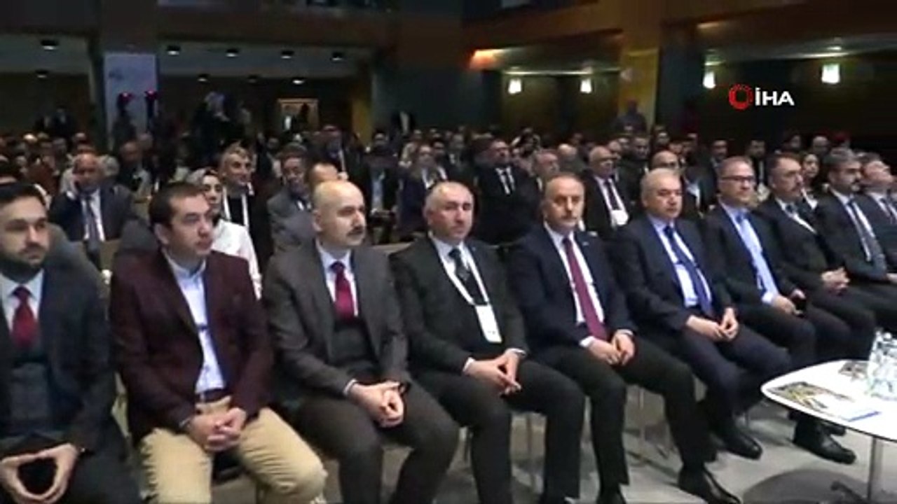 Akıllı Belediyecilik Zirvesi’nin açılışını Başkan Uysal yaptı