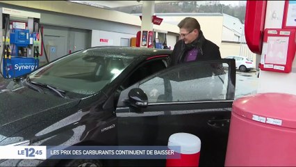 Les prix des carburants continuent de baisser