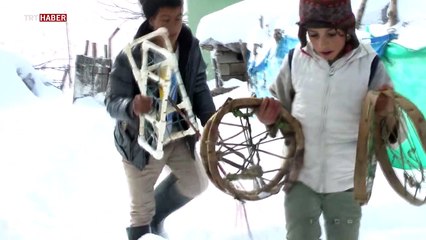 Muş'ta köylüler karlı yolları "hedik"le aşıyor