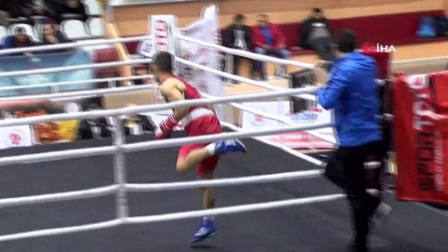 Türkiye Büyük Erkekler Ferdi Boks Şampiyonası devam ediyor