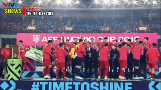 Vỡ òa giây phút nâng cúp vô địch AFF CUP 2018 của tuyển bóng đá Việt Nam