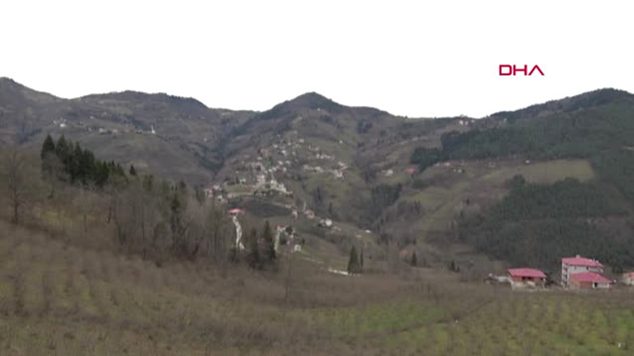 Trabzon Hurdaya Dönmesine Razı Gelemediği Minibüsü 'Seyir Terası' Yaptı-2