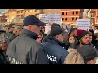 Përplasje mes policisë dhe studentëve në Tetovë