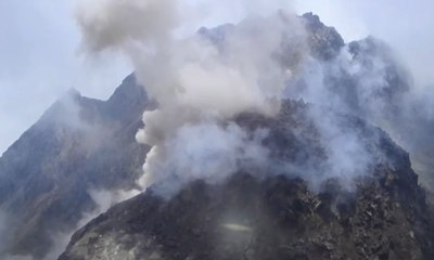 Gunung Merapi Tiga Kali Luncurkan Lava Pijar