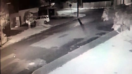 Câmera de segurança flagra ação de bandidos no Tropical