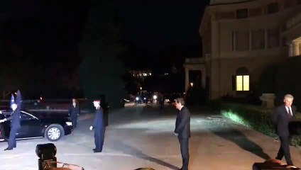 Salutació entre Torra i Sánchez abans de la cimera