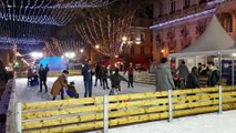 Grosse affluence pour la patinoire de la place de l'Horloge à Avignon