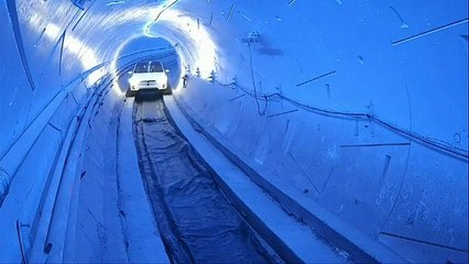 إيلون ماسك يكشف عن نفق سريع فريد من نوعه مصمَّم لنظام مواصلات هايبرلووب