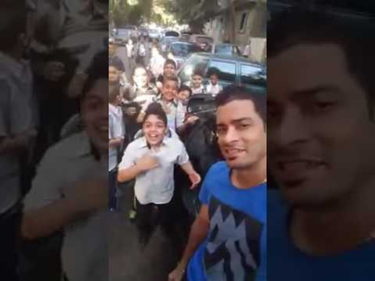حسن شاكوش و جمهورة الصغير يوقفة في الشارع و يغني معاه |#حب_الناس | Hassan  Shakosh M3 Al Fans - فيديو Dailymotion