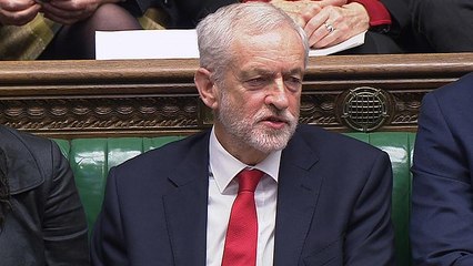 Jeremy Corbyn llama "mujer estúpida" a May en el Parlamento