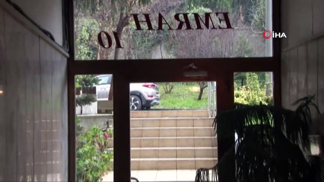 İstanbul’da vahşi cinayet...Kendisini uyarmaya gelen apartman görevlisi kadını boğazını keserek öldürdü