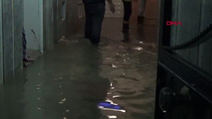 Gaziantep'te Sağanak Nedeniyle Bazı Evleri Su Bastı