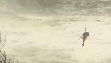 Tripulantes resgatados após navio encalhar ao largo de Istambul