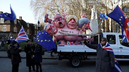 «Κόντρα» Μέι-Κόρμπιν για το Brexit
