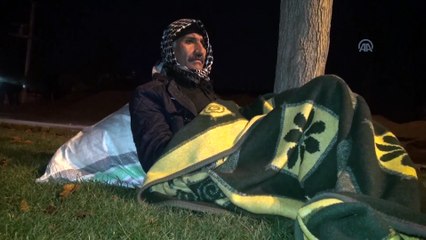 Parkta yatan yaşlı adama polis sahip çıktı - ŞANLIURFA