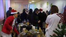 Les enfants fêtent Noël à l'hôpital