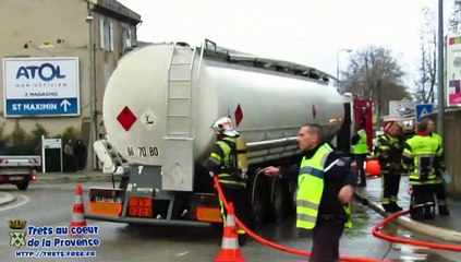 Un camion commence à prendre feu a l'entrée de Trets 19dec2018