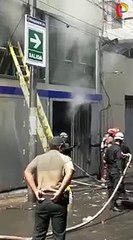 Bomberos controlaron amago de incendio en galería cerca a Mesa Redonda