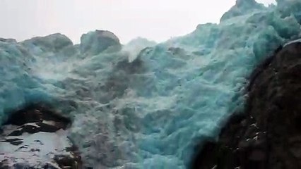 Glacier Makes a Scary Splash!