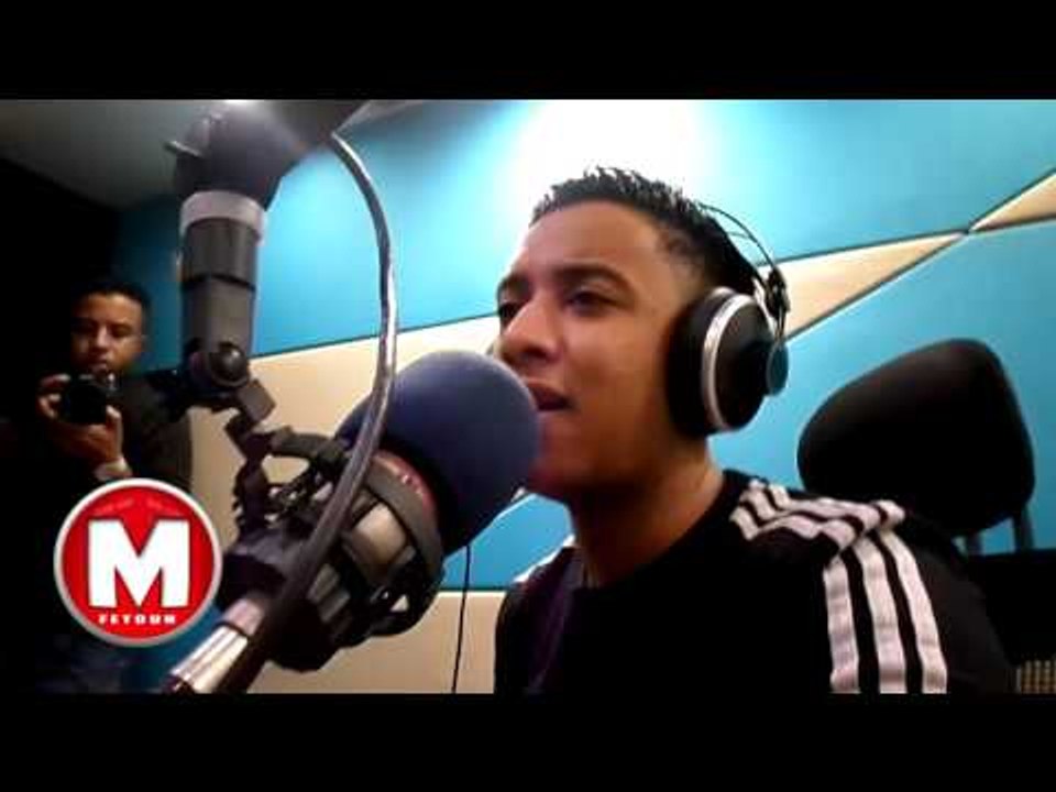 احمد حسين _الدمعة صعبه _ لقاء برنامج دقى يامزيكاعلى الراديو 90 90 FM