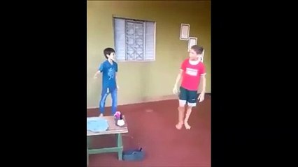 Petite dispute entre 2 frères... et ça fini en KO