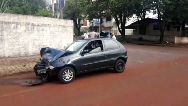 Pálio fica com a frente destruída após colisão com S10